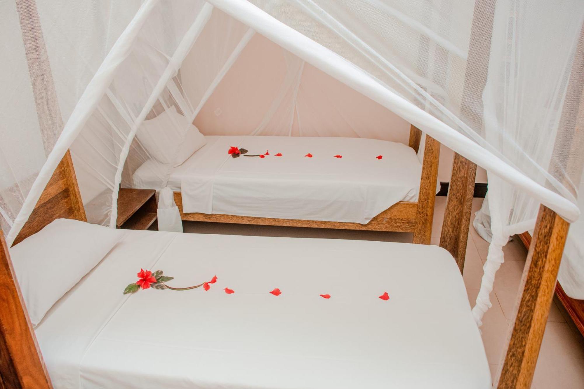 Mnarani Beach Cottages Nungwi Bagian luar foto
