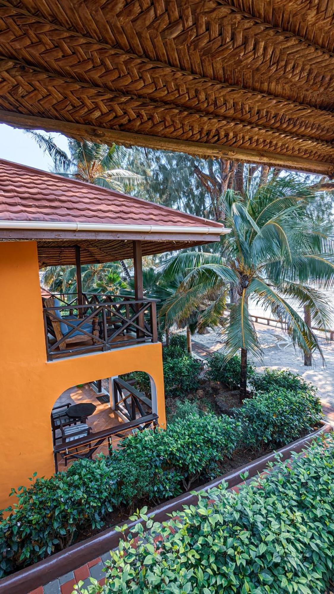 Mnarani Beach Cottages Nungwi Bagian luar foto