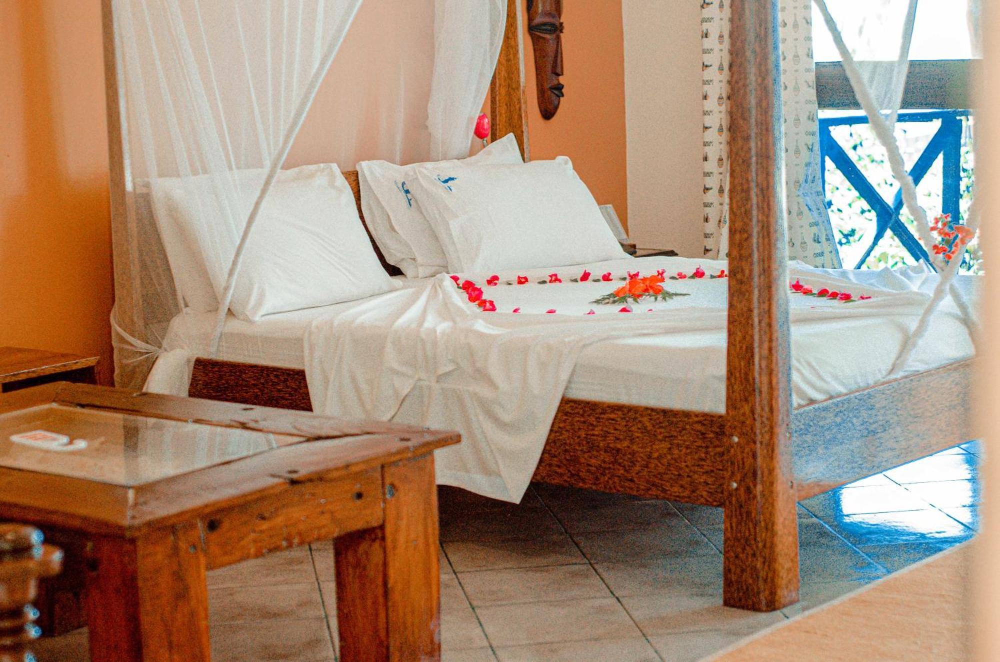 Mnarani Beach Cottages Nungwi Bagian luar foto