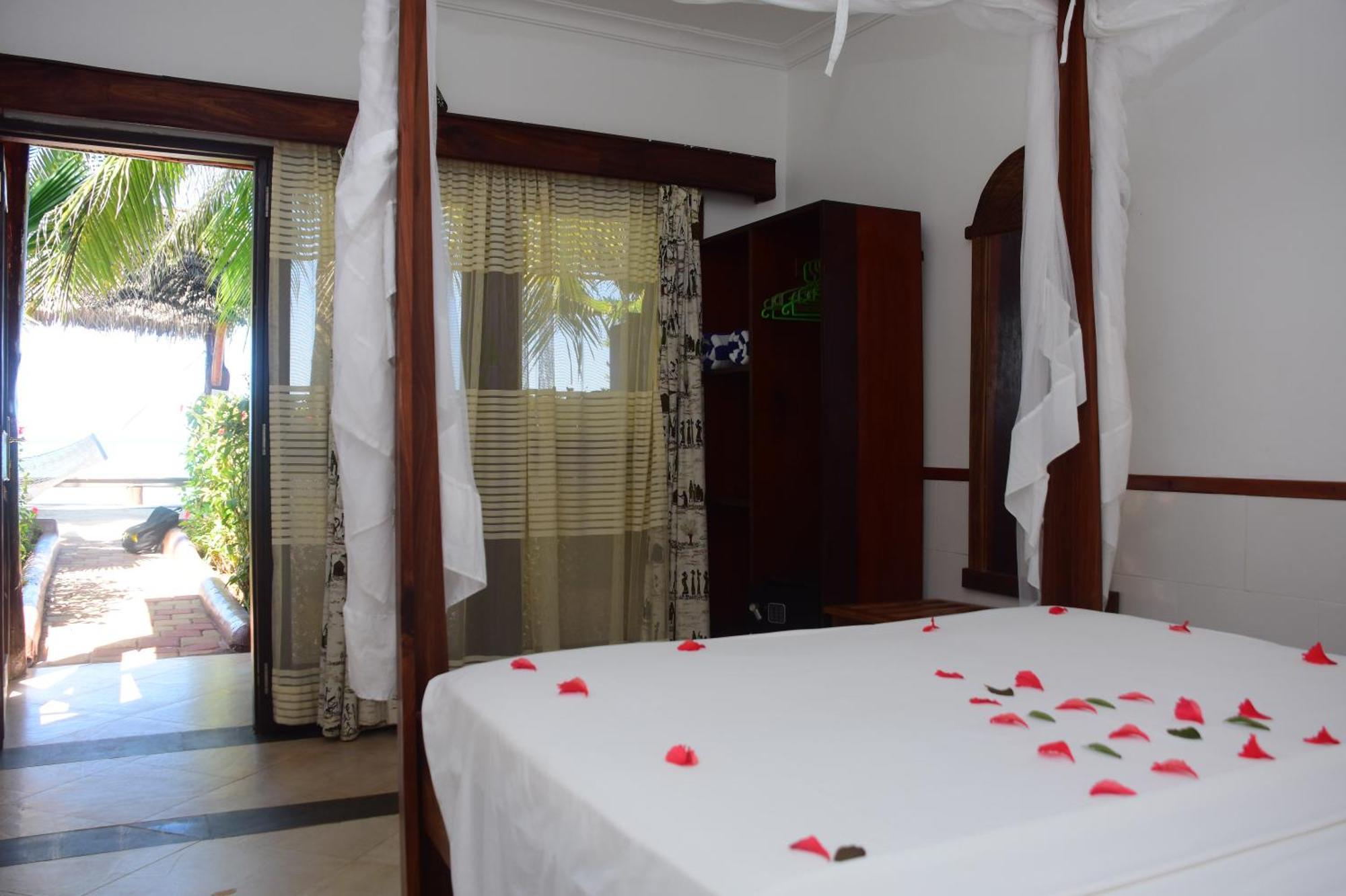 Mnarani Beach Cottages Nungwi Bagian luar foto